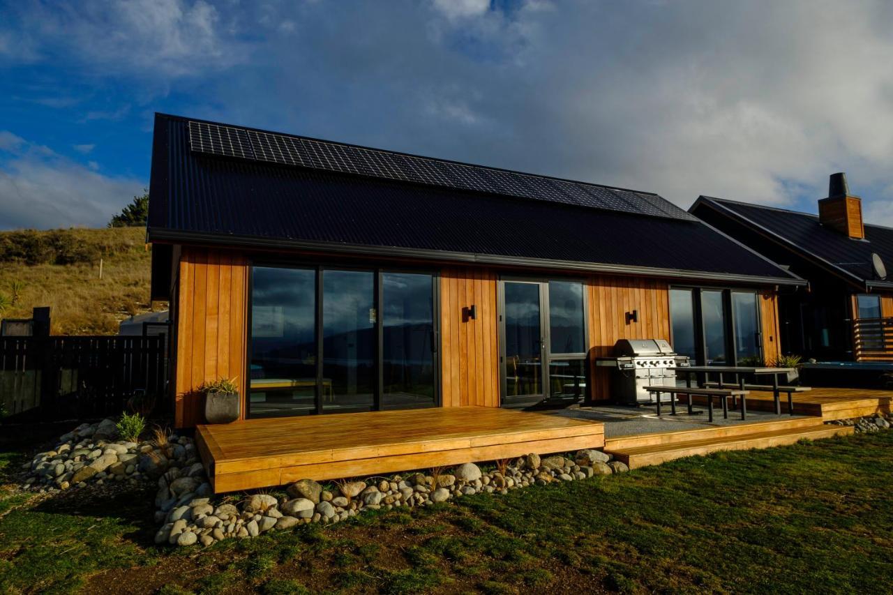 Villa Fiordland Eco-Retreat -- Panoramic Views -- Hot Tub Te Anau Exterior foto