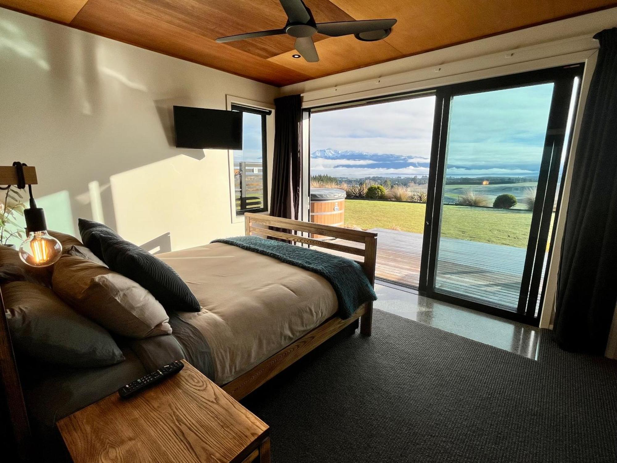 Villa Fiordland Eco-Retreat -- Panoramic Views -- Hot Tub Te Anau Exterior foto